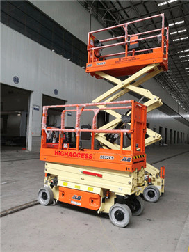 高空平臺工作.jpg 高空平臺工作.jpg重慶登高車-高空作業平臺-蜘蛛車:高空作業平臺現狀如何?